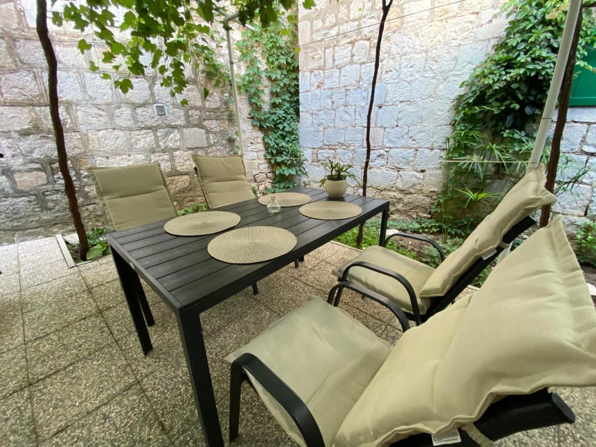 Apartment Stari Dvor Kastela Luaran gambar